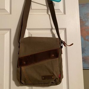 Auger messenger bag/crossbody. NWOT.